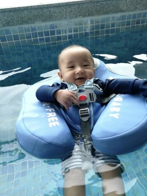 Flytende baby svømmering - Overrask.no